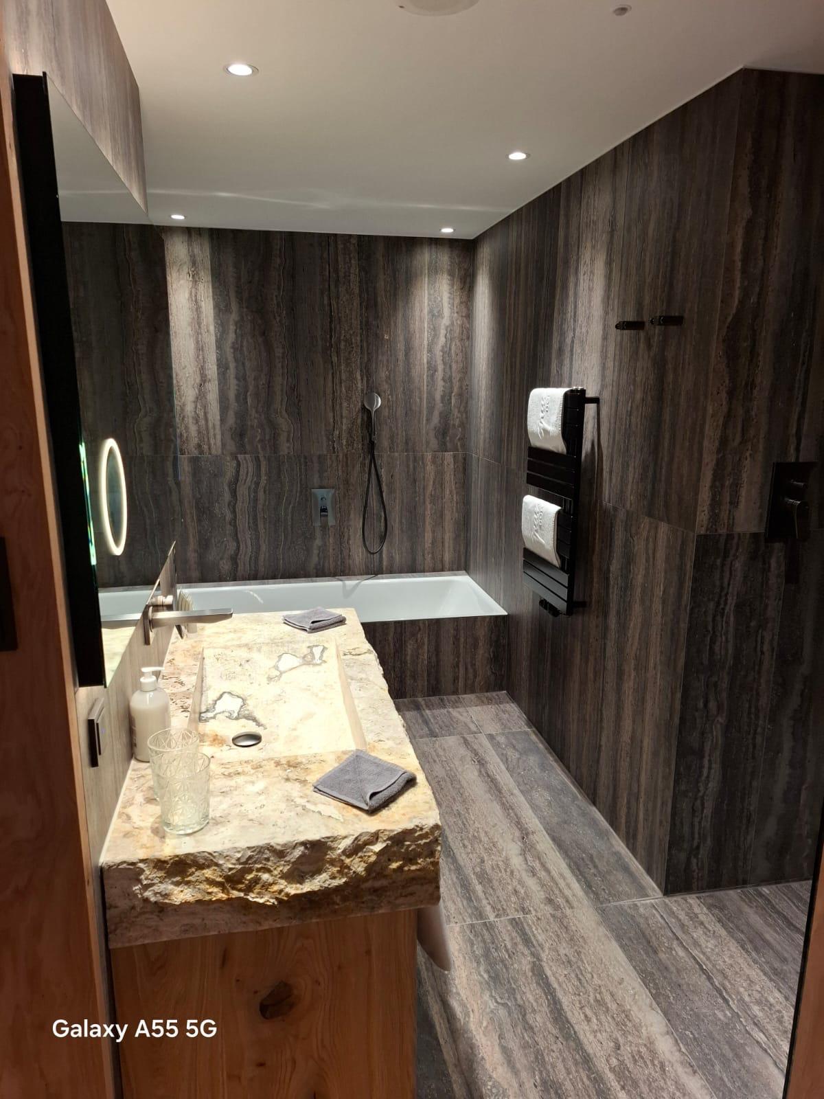 Bagno padronale in resina